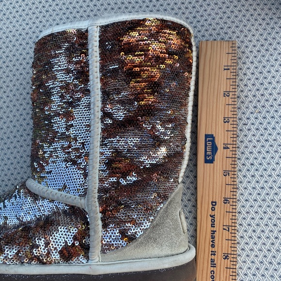UGG AUSTRALIA CLASSIC SHORT SPARKLES BOOTIE - Picture 3 of 8